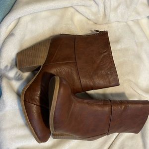 Brown ankle booties. Too cute.